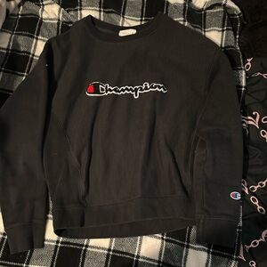 Women’s black champion crewneck